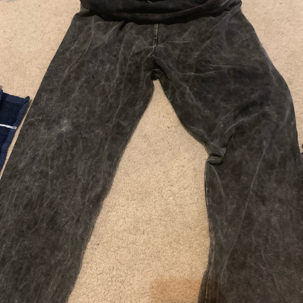 TParty yoga pants size Large many never worn